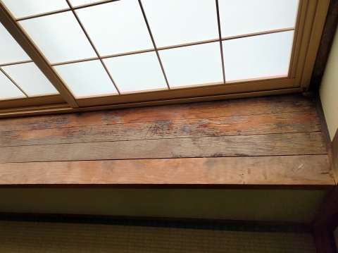 窓台補修前