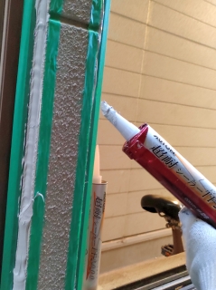 コーキング入れ